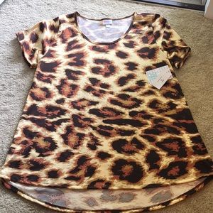 NWT - LuLaRoe Classic T